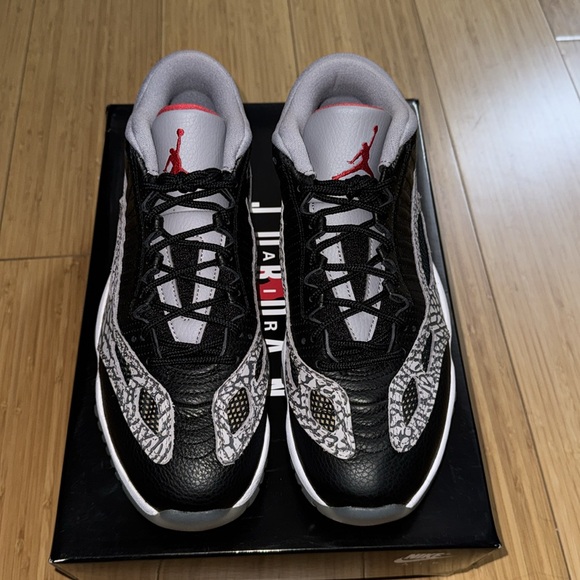 Air Jordan 11 Retro low ie - size 10 - never worn - Picture 6 of 6